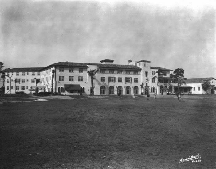 golfers_on_fairway_jungle_country_club_hotel_in_background__st_petersburg_fla-1927
