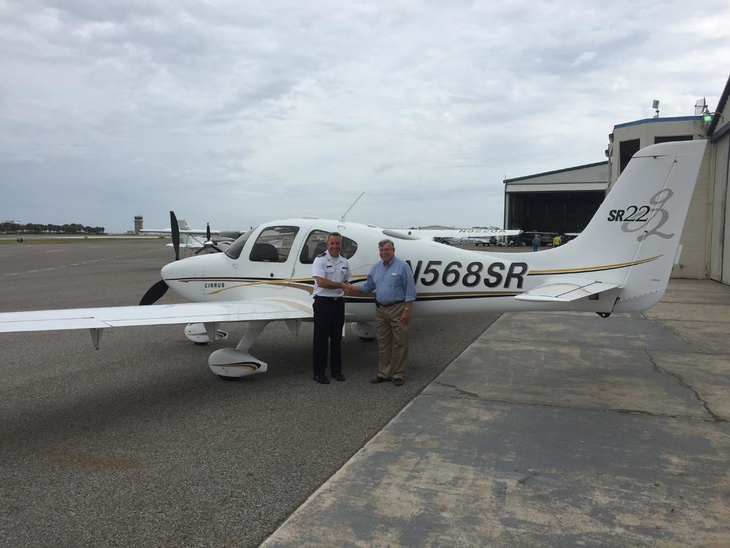 Mr. Ew在g and Mr. Elliot