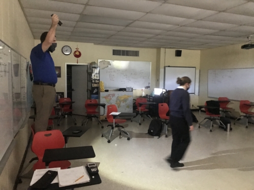 上学校 Calculus classes learn about "related rates"