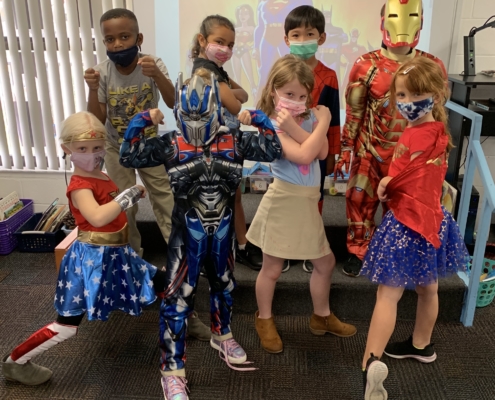 上周是法拉古特海军上将学院的精神周。 我们的低年级学生通过四个主题日的装扮展示了他们的精神。 上周是法拉古特海军上将学院的精神周。 我们的低年级学生通过四个主题日的装扮展示了他们的精神。