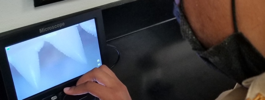 Farragut's Science Department received a donation from an alumnus for the purchase of 茎 equipment including microscopes and a laser cutter.