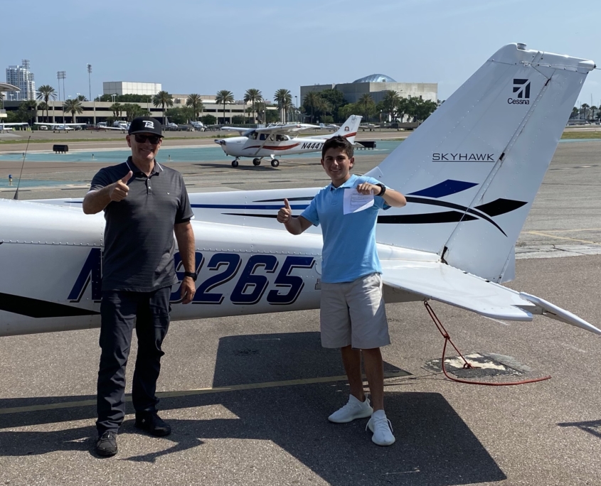 斯宾塞萨尔茨堡' 22获得私人飞行员证书