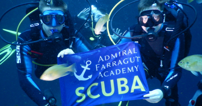 Admiral Farragut Academy's 潜水 classes and club spent the 2020-2021 school year under the waves.